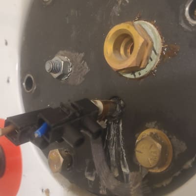 חיבורים וצינורות על דוד שמש