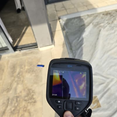 מצלמה תרמית מציגה תמונה של אזור חיצוני