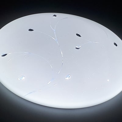 מנורת תקרה עגולה עם עיטורים דקורטיביים