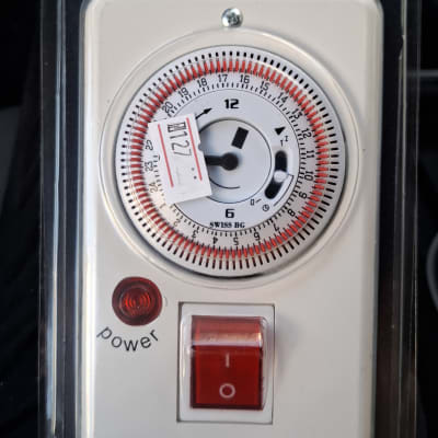 שעון טיימר חשמלי עם מתג הפעלה אדום
