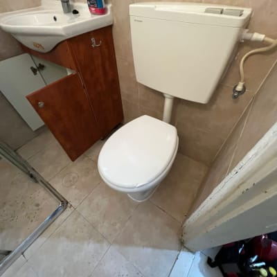 אסלה, כיור פתוח, צינור מים, כלים לתיקון