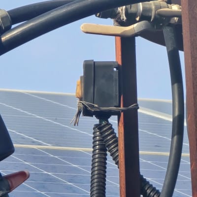 חלקי מערכת סולארית עם צינורות וחיבורים