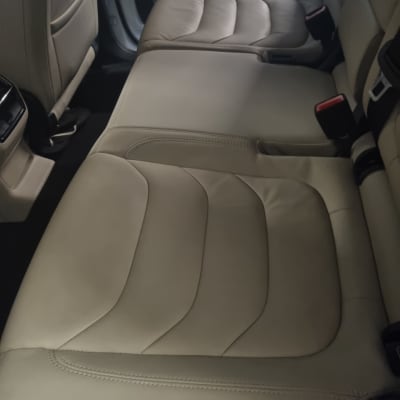 מושבי רכב נקיים לאחר ניקוי יסודי