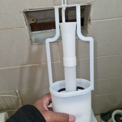 תמונה של חלקי אסלה בעבודת אינסטלציה