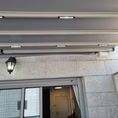 תאורת לד מותקנת בתקרה חיצונית