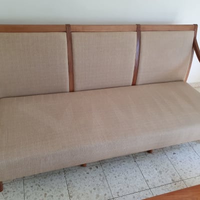 ספה עם ריפוד בד חום בהיר