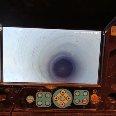 צילום מסך של מצלמת צנרת בתחום האינסטלציה