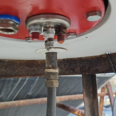 חיבורי חשמל ותשתית מתכתית