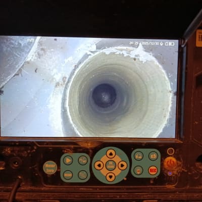 צילום מסך של צינור עם מצלמה פנימית