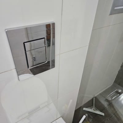 לחצן הדחה כרום, מברשת ניקוי, בקבוק חומר ניקוי