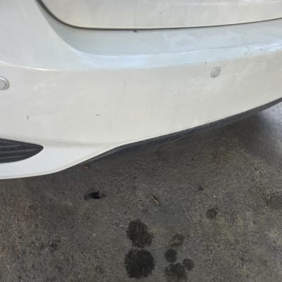 פגוש אחורי של רכב עם חיישני חניה