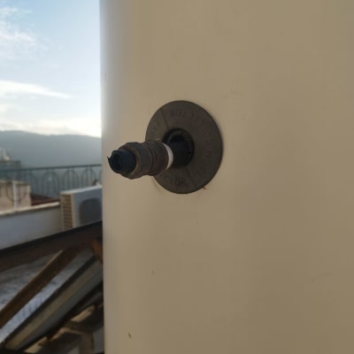 חלק ממערכת דודי שמש על גג