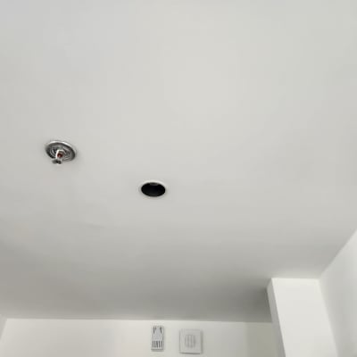 תקרה עם חור להתקנת תאורה