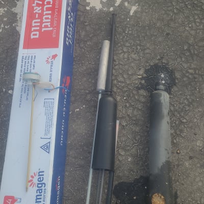 חלקי דוד שמש על הקרקע עם אריזת כרומגן