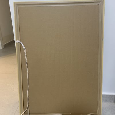 מסגרת עץ עם חוט תלייה לבן