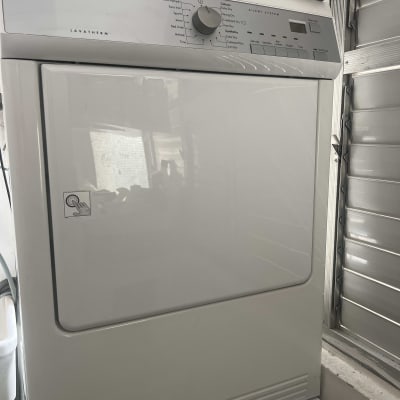 מייבש כביסה AEG עם לוח בקרה וכפתורים