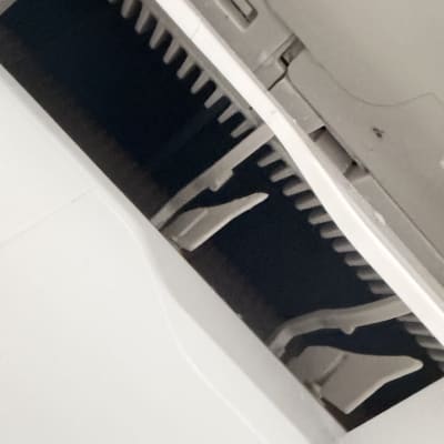 חלק פנימי של מזגן עם תריסים