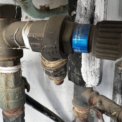 צינורות ושסתומים עם חיבורים ותיקונים