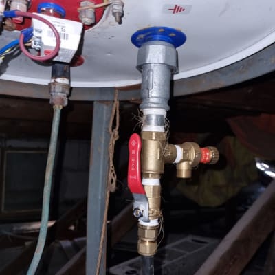 שסתום ומחברים על דוד שמש