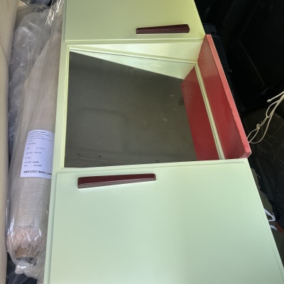 מראה וכלים הקשורים לריפוד ברכב