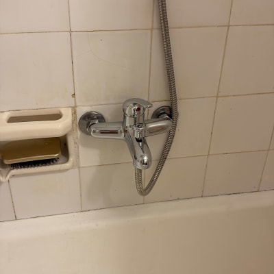 ברז אמבטיה עם צינור מקלחת