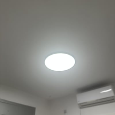 תאורה ותנור מיזוג בחדר