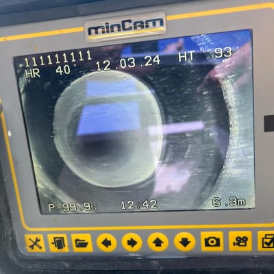 מסך מצלמה מראה צינור פנימי עם נתונים טכניים