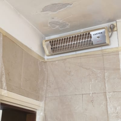 תיקון קיר עם קילופים ותנור חימום מותקן