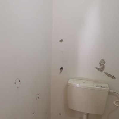 לפני חיפוי שירותים