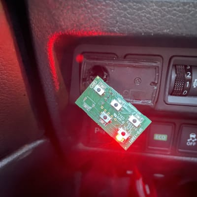 מעגל חשמלי ברכב עם תאורה אדומה