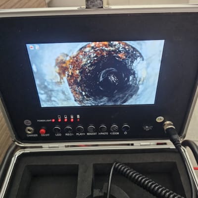 מסך מצלמה מראה פנים צינור עם חלודה