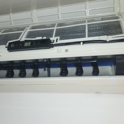 מזגן פתוח עם תצוגה דיגיטלית ומסננים