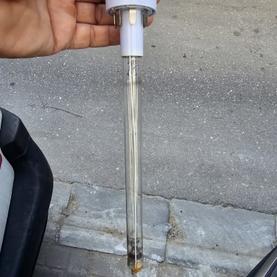 יד מחזיקה גוף חימום חשמלי עם אבנית