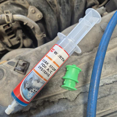 מזרק לתיקון דליפות במערכת מיזוג אוויר ברכב
