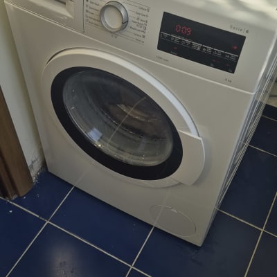 מכונת כביסה בוש עם תצוגה דיגיטלית