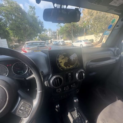 תמונה מתוך רכב עם מערכת ניווט