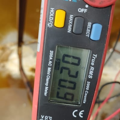 מד זרם חשמלי עם תצוגה דיגיטלית