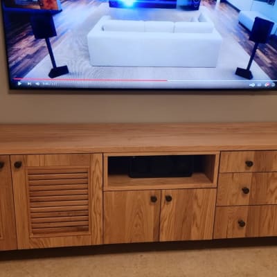 ארון עץ עם דלתות ומגירות, עשוי עץ טבעי