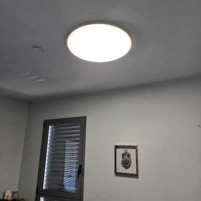 תאורה עגולה מותקנת בתקרה