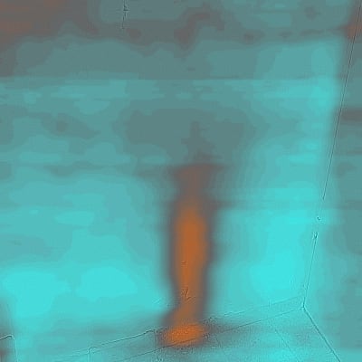 צללית של כלי עבודה על קיר