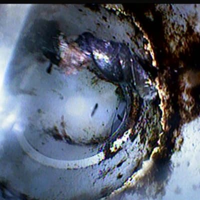 תמונה של צינור עם נזילה או חלודה