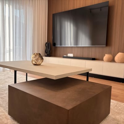 שולחן בסלון