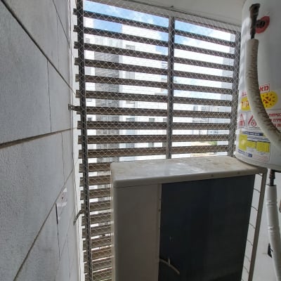 רשת למניעת כניסת יונים במרפסת