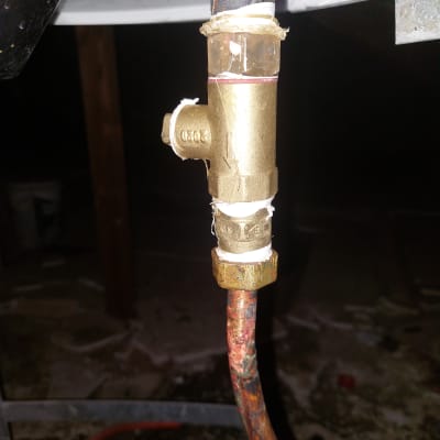 צינור מתכת עם שסתום פליז וחיבורים