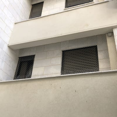 רשת ומחטים למניעת כניסת יונים למרפסת