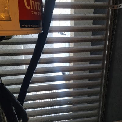 רשת למניעת כניסת יונים במרפסת