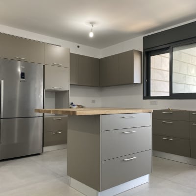 ארונות מטבח מעץ סנדדויץ