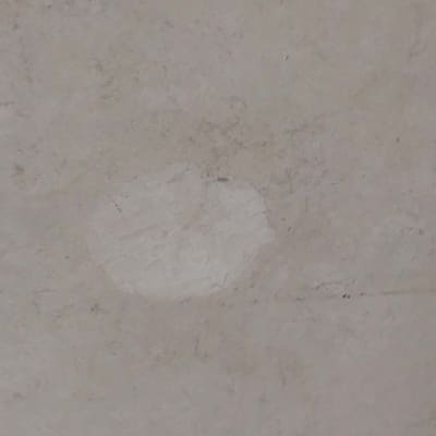 תיקון קיר עם טיח לבן