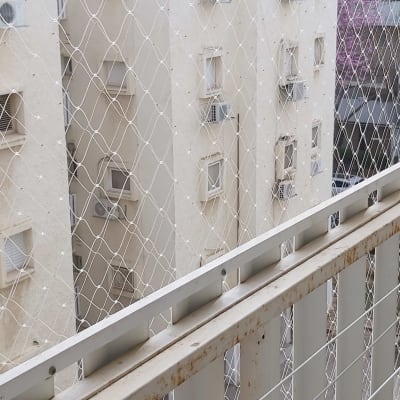 רשת הגנה על מרפסת למניעת כניסת יונים