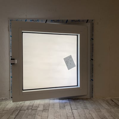 חלון אלומיניום עם מסגרת פתוחה למחצה